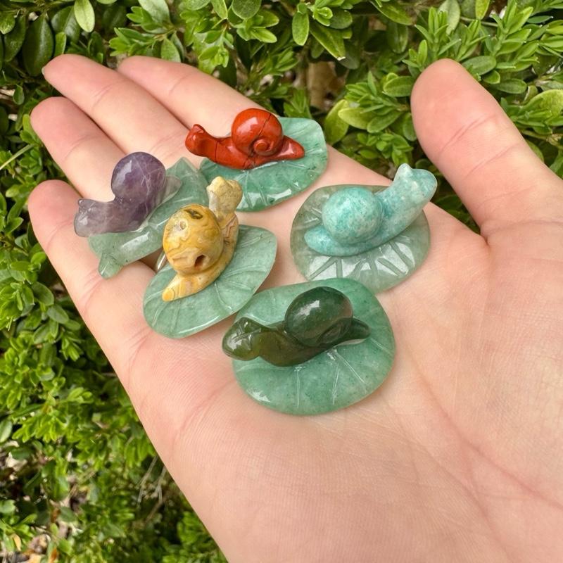 Mini Crystal Bugs and Creatures on a Lilypad| Crystal Carvings| Frogs| Birds| Ladybugs| Caterpillar| Lizard|Snail| Butterfly