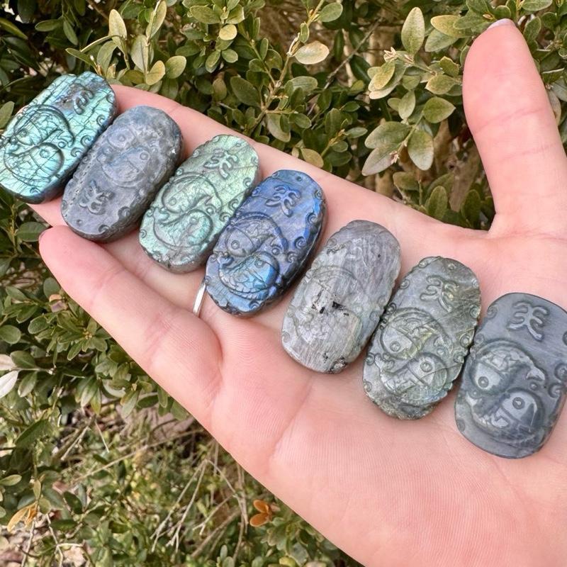 One Crystal Zodiac Flashy Labradorite Cabochons| Lab Carvings| Astrological Sign