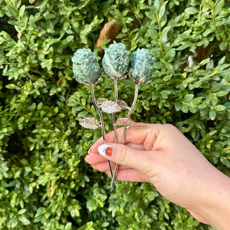 One Crystal Rose Carvings With Metal Stem