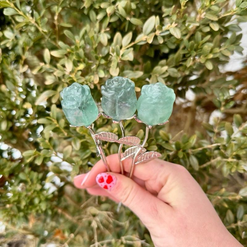 One Crystal Rose Carvings With Metal Stem