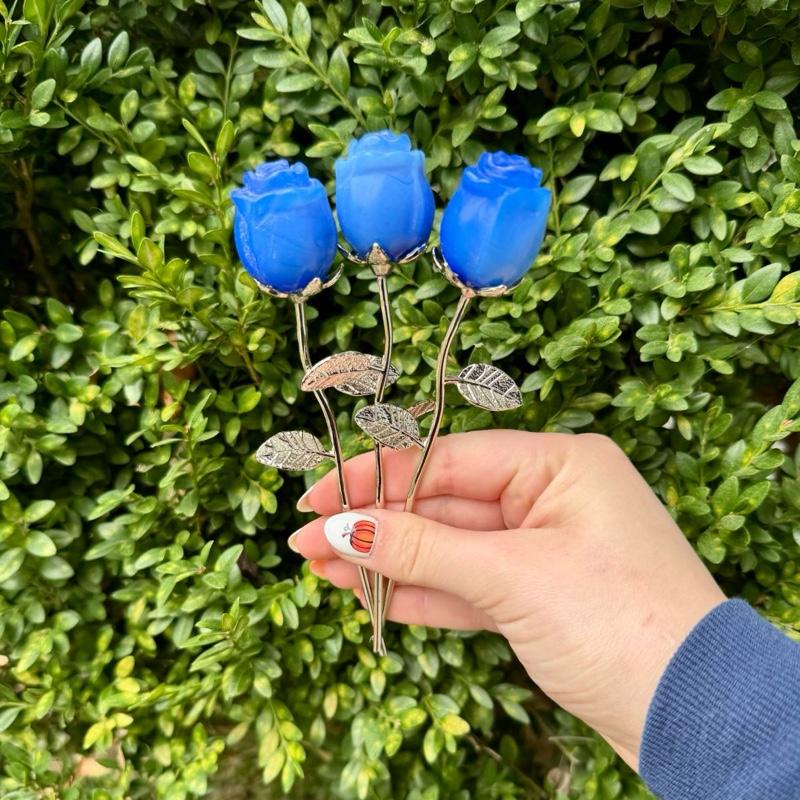 One Crystal Rose Carvings With Metal Stem