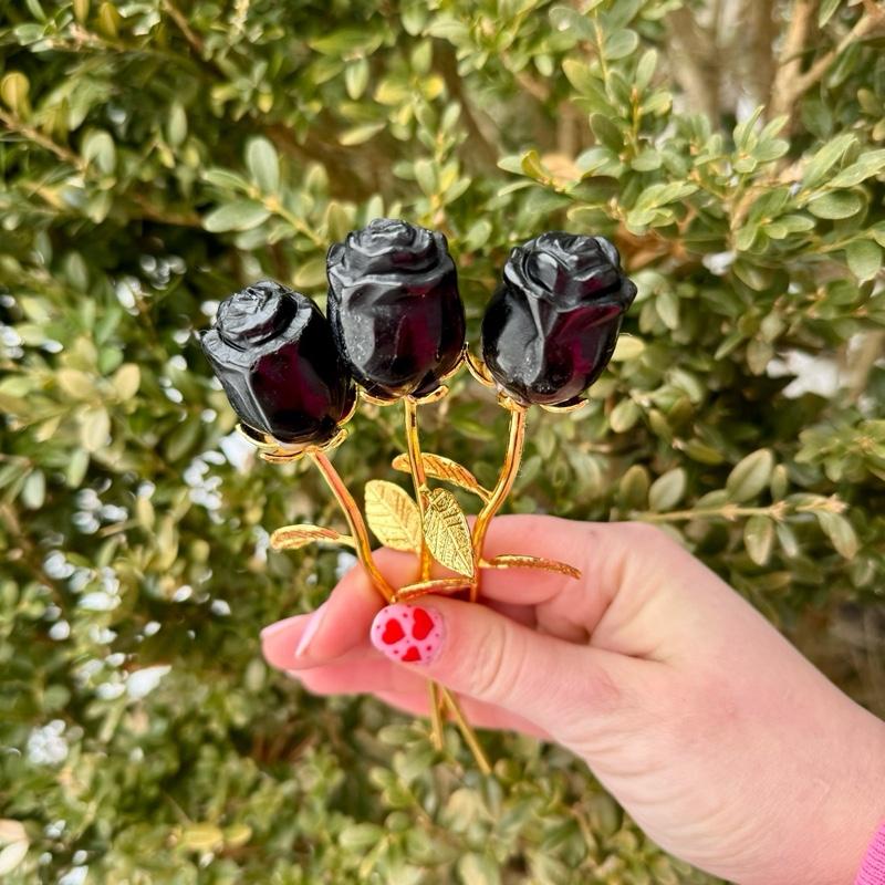 One Crystal Rose Carvings With Metal Stem