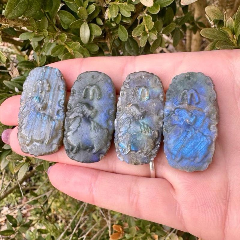 One Crystal Zodiac Flashy Labradorite Cabochons| Lab Carvings| Astrological Sign
