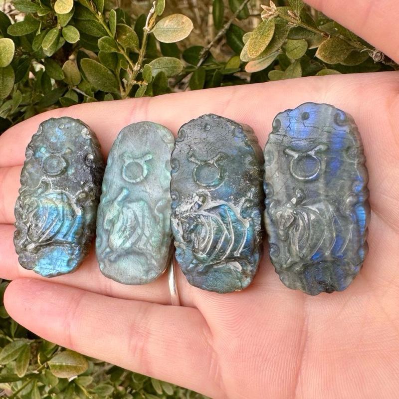 One Crystal Zodiac Flashy Labradorite Cabochons| Lab Carvings| Astrological Sign