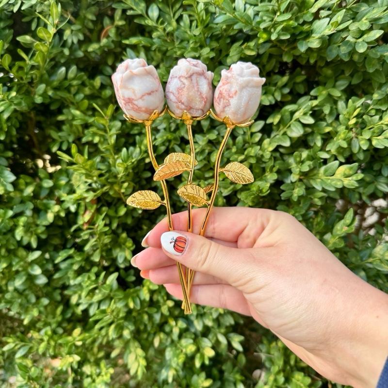 One Crystal Rose Carvings With Metal Stem