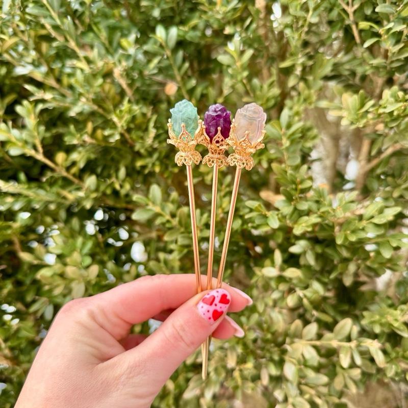 One Crystal Rose Carvings With Metal Stem
