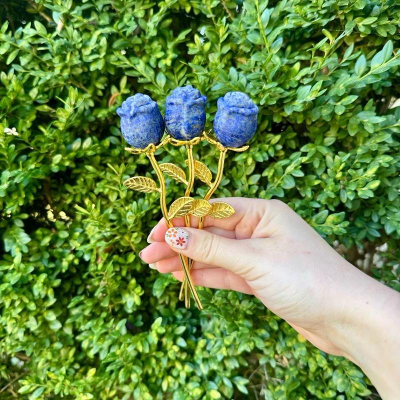 One Crystal Rose Carvings With Metal Stem