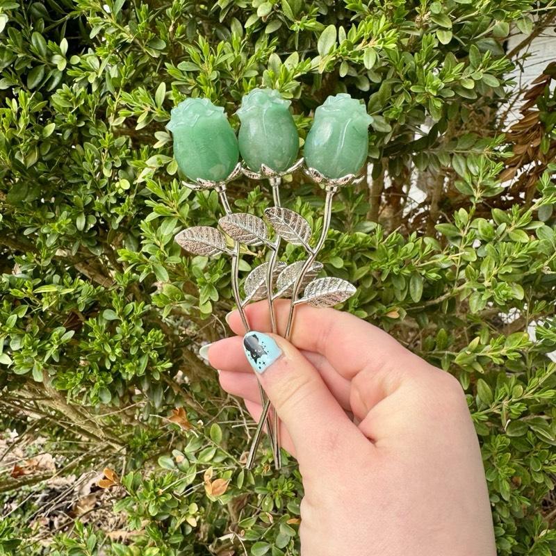 One Crystal Rose Carvings With Metal Stem