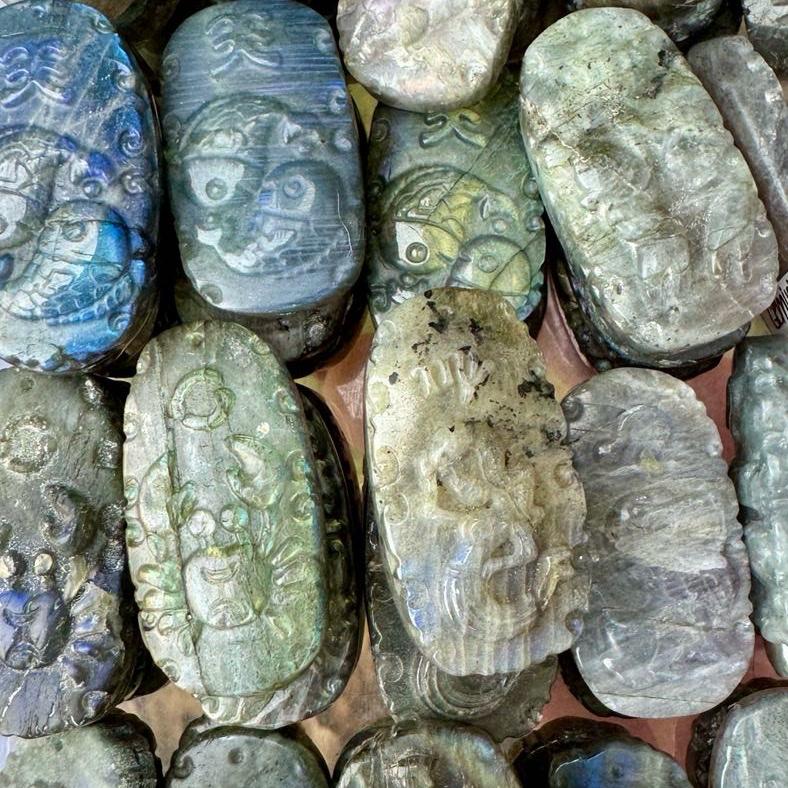One Crystal Zodiac Flashy Labradorite Cabochons| Lab Carvings| Astrological Sign