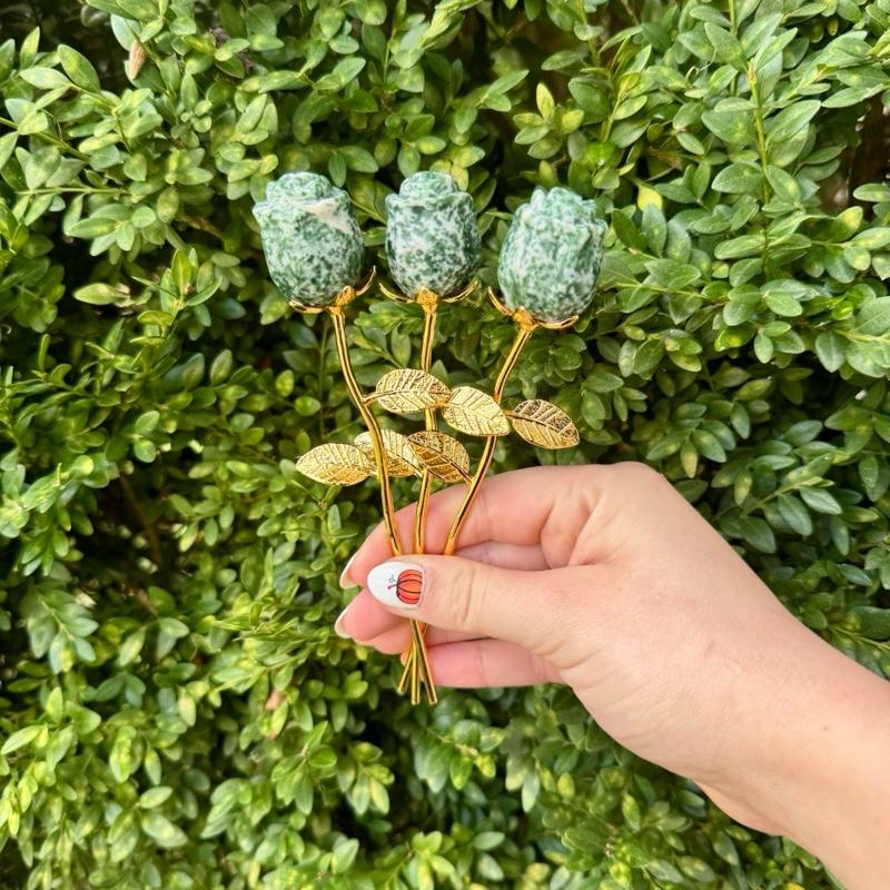 One Crystal Rose Carvings With Metal Stem