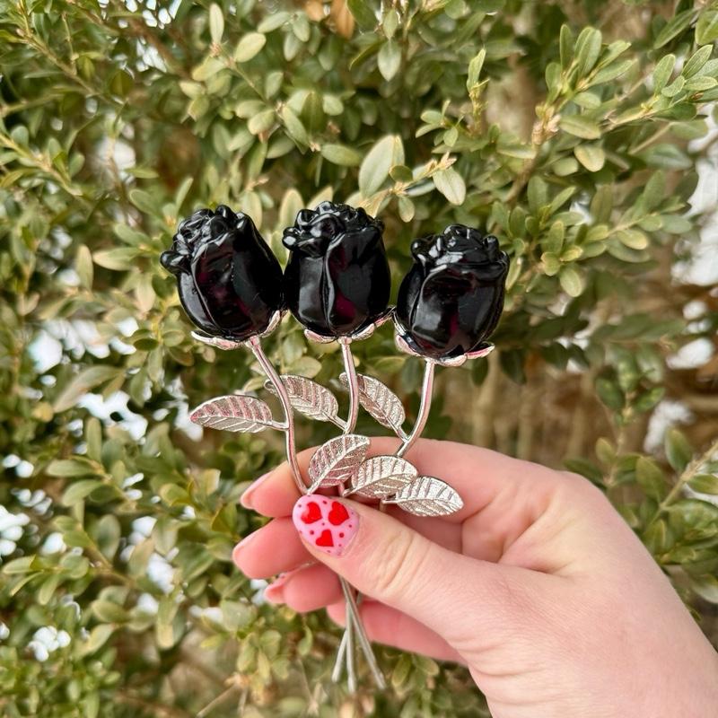 One Crystal Rose Carvings With Metal Stem