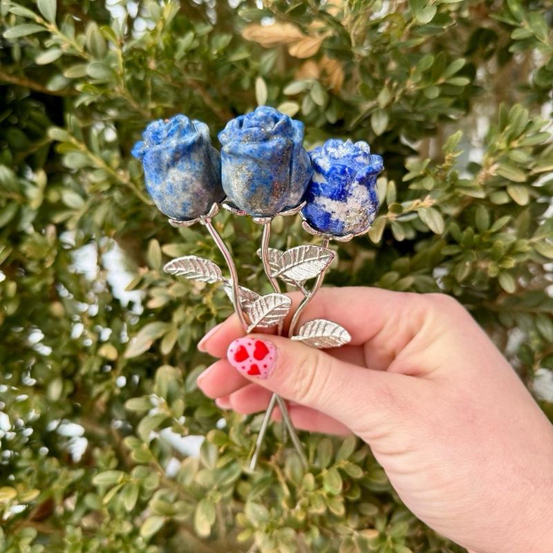 One Crystal Rose Carvings With Metal Stem