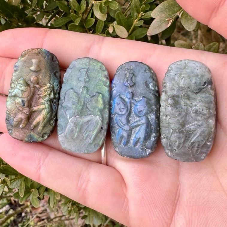 One Crystal Zodiac Flashy Labradorite Cabochons| Lab Carvings| Astrological Sign