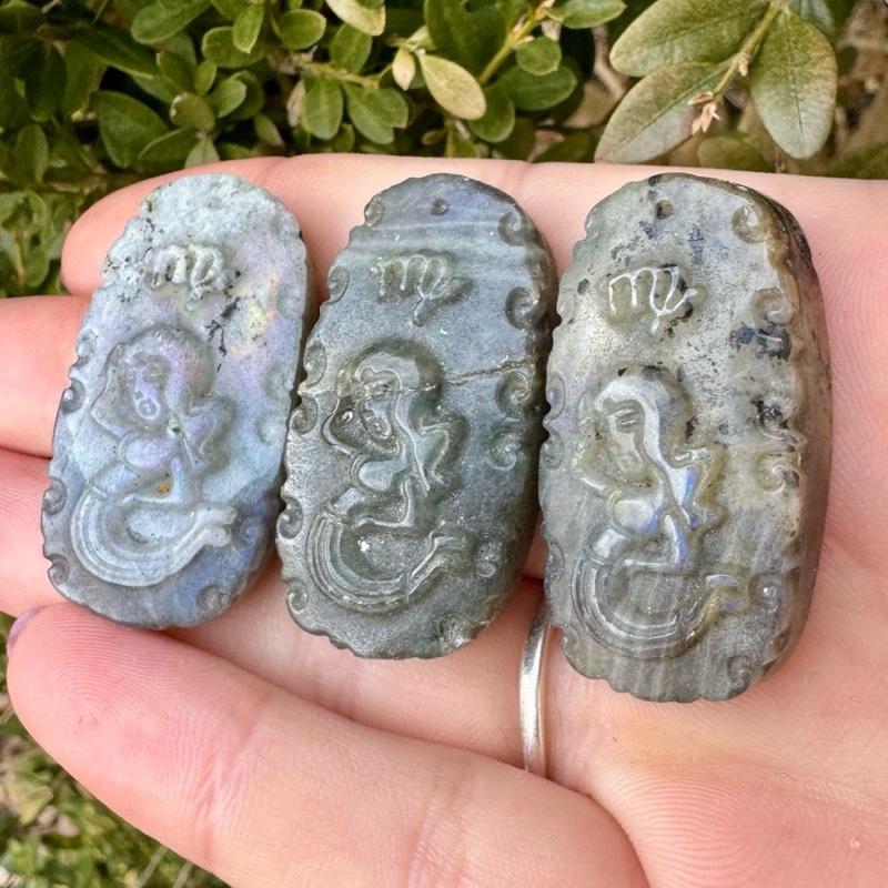 One Crystal Zodiac Flashy Labradorite Cabochons| Lab Carvings| Astrological Sign