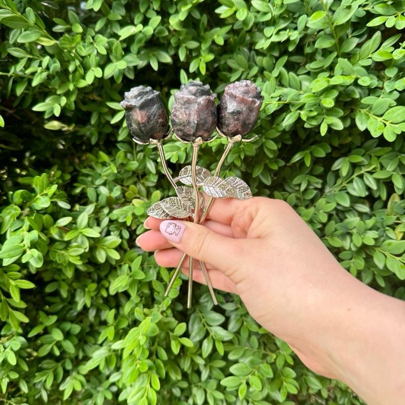 One Crystal Rose Carvings With Metal Stem