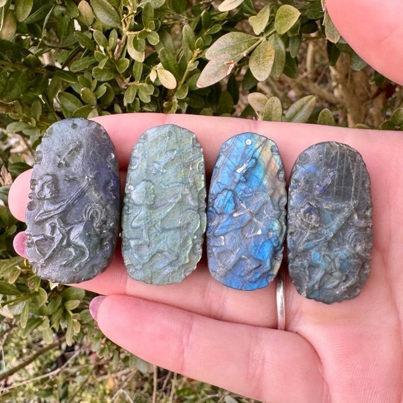 One Crystal Zodiac Flashy Labradorite Cabochons| Lab Carvings| Astrological Sign
