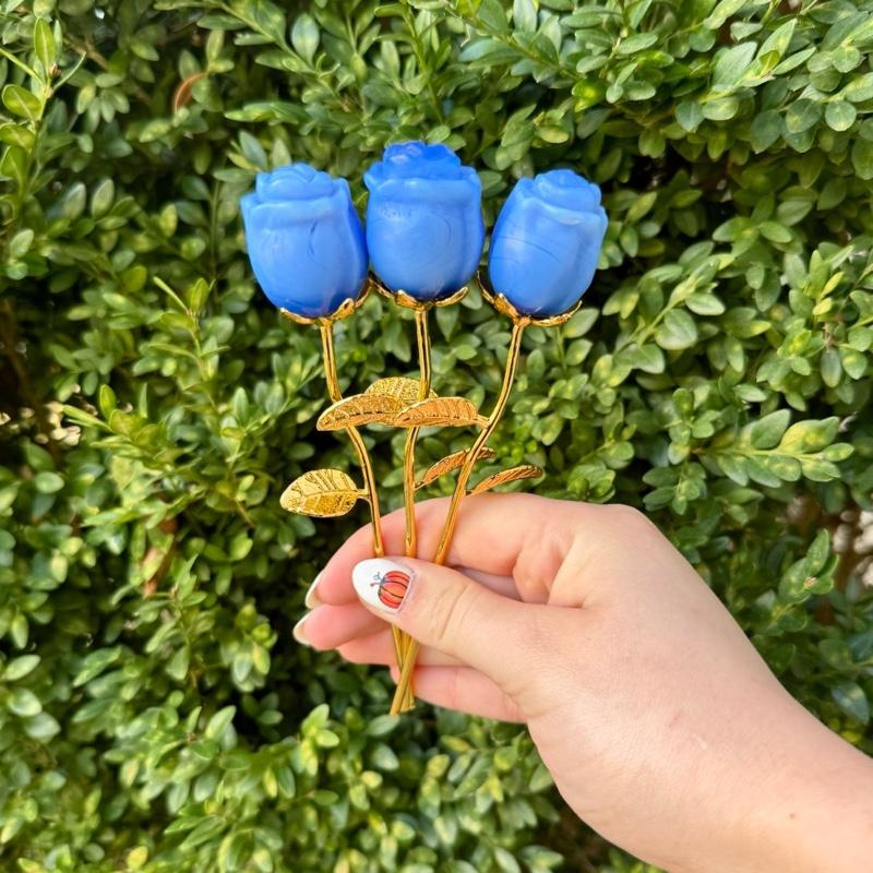 One Crystal Rose Carvings With Metal Stem