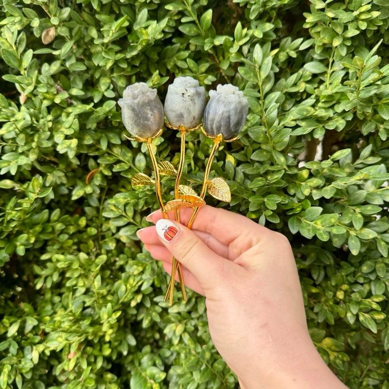 One Crystal Rose Carvings With Metal Stem