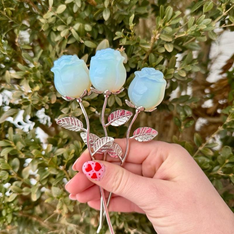 One Crystal Rose Carvings With Metal Stem