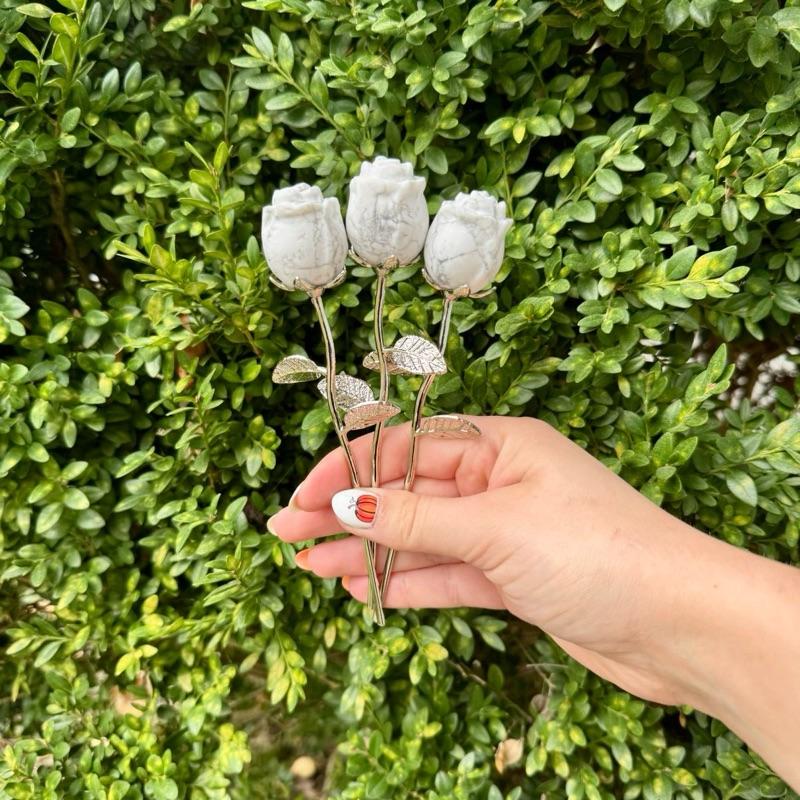 One Crystal Rose Carvings With Metal Stem