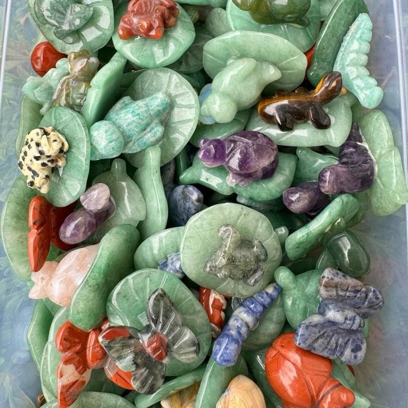 Mini Crystal Bugs and Creatures on a Lilypad| Crystal Carvings| Frogs| Birds| Ladybugs| Caterpillar| Lizard|Snail| Butterfly