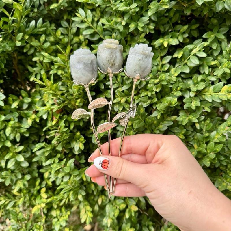 One Crystal Rose Carvings With Metal Stem