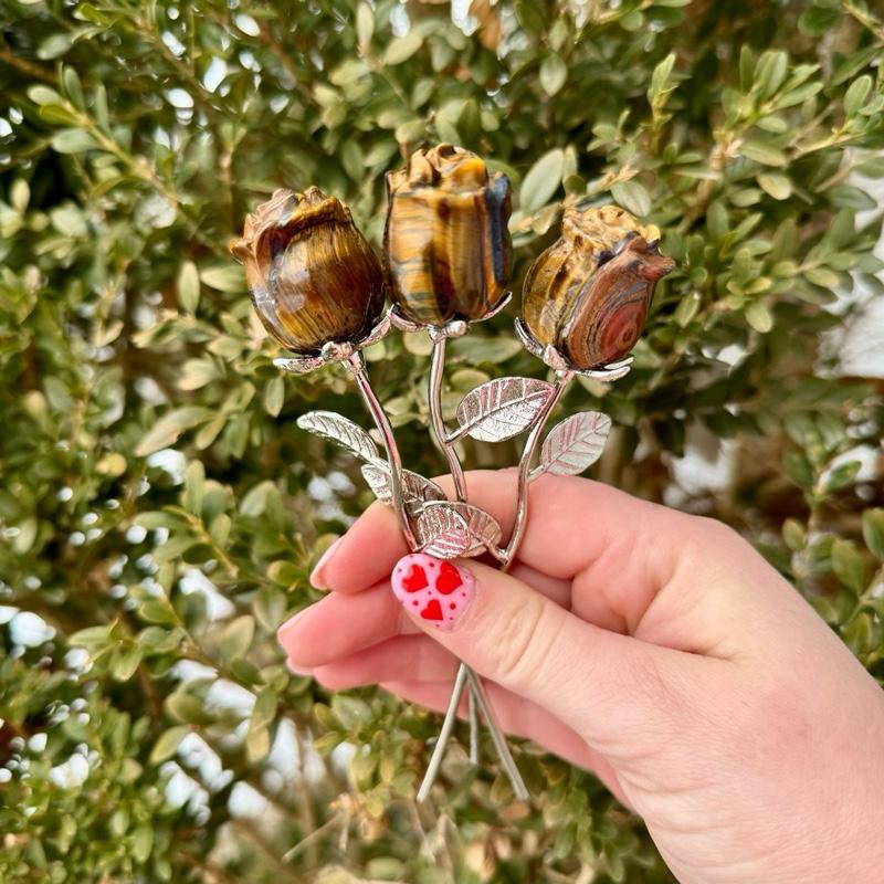 One Crystal Rose Carvings With Metal Stem