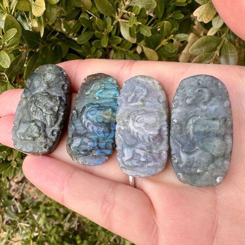 One Crystal Zodiac Flashy Labradorite Cabochons| Lab Carvings| Astrological Sign