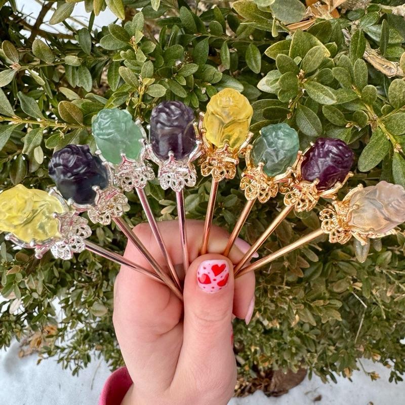 One Crystal Rose Carvings With Metal Stem