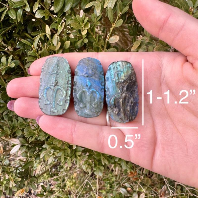 One Crystal Zodiac Flashy Labradorite Cabochons| Lab Carvings| Astrological Sign